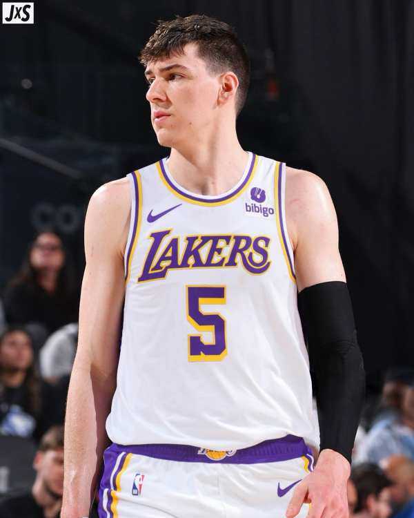 Lakers ký hợp đồng với một game bắn súng 23 tuổi với xếp hạng B+: Ưu điểm lớn nhất là tuổi tác. Mức 