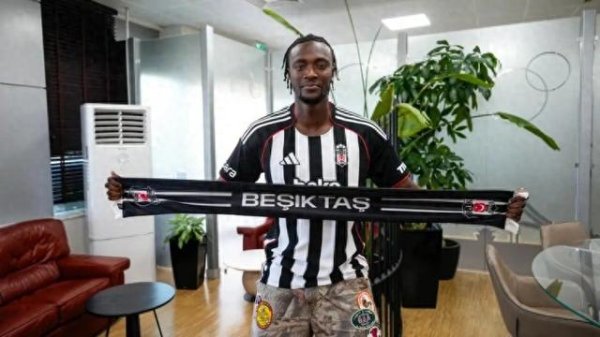 Phương tiện truyền thông Ý: Rome bán Áp -ra -ham cho Besiktas, sẽ có lợi tới 18 triệu euro