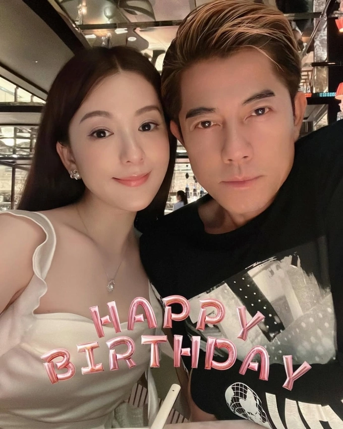 Ca sĩ Hồng Kông Aaron Kwok bị cáo buộc thưởng cho vợ với gần 13 triệu đô la vì mong đợi một đứa con 