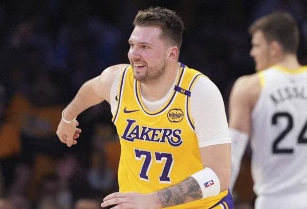 James bị bỏ rơi, Doncic đứng sau hậu trường và Lakers đang lặng lẽ chuyển giao quyền lực vào mùa hè 