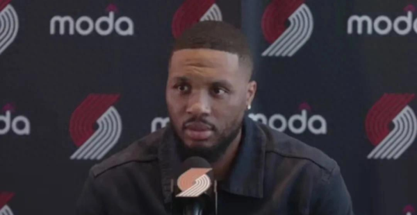 Lillard chính thức ra mắt với tên The Trail Blazer! Sự tự tin có thể trở lại đỉnh cao. Hỏi Durant và
